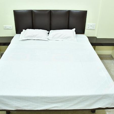 Hotel Kalika Residency Akalkot Esterno foto