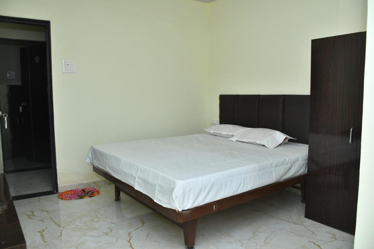 Hotel Kalika Residency Akalkot Esterno foto