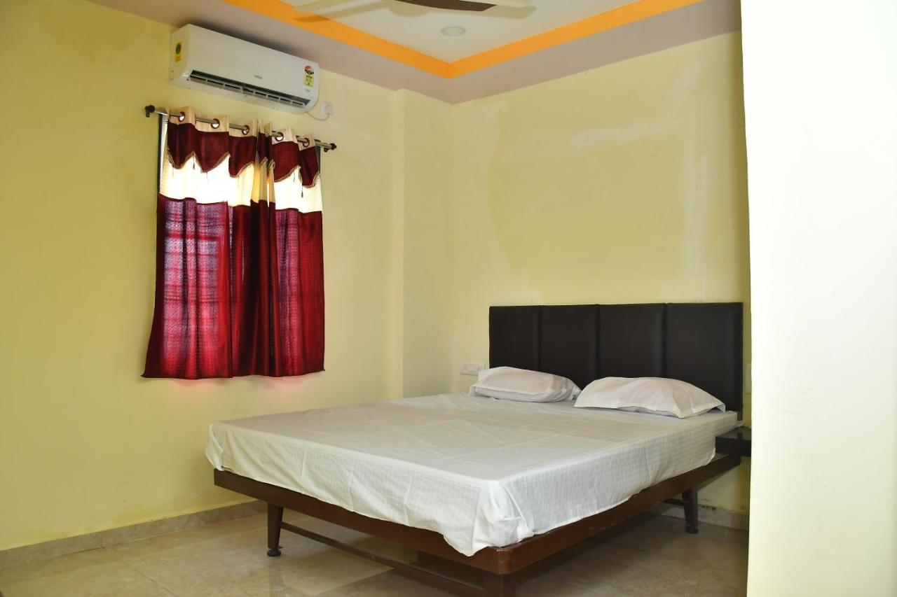 Hotel Kalika Residency Akalkot Esterno foto