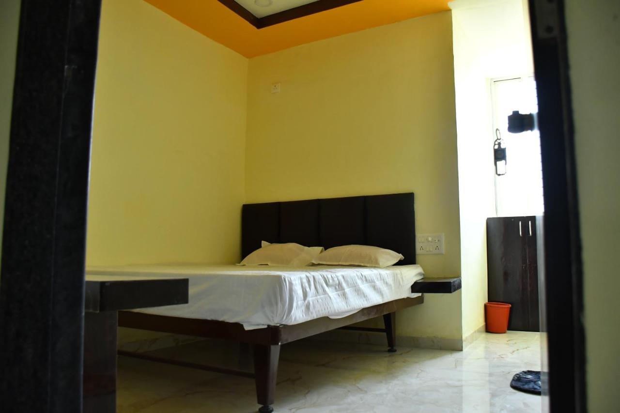 Hotel Kalika Residency Akalkot Esterno foto