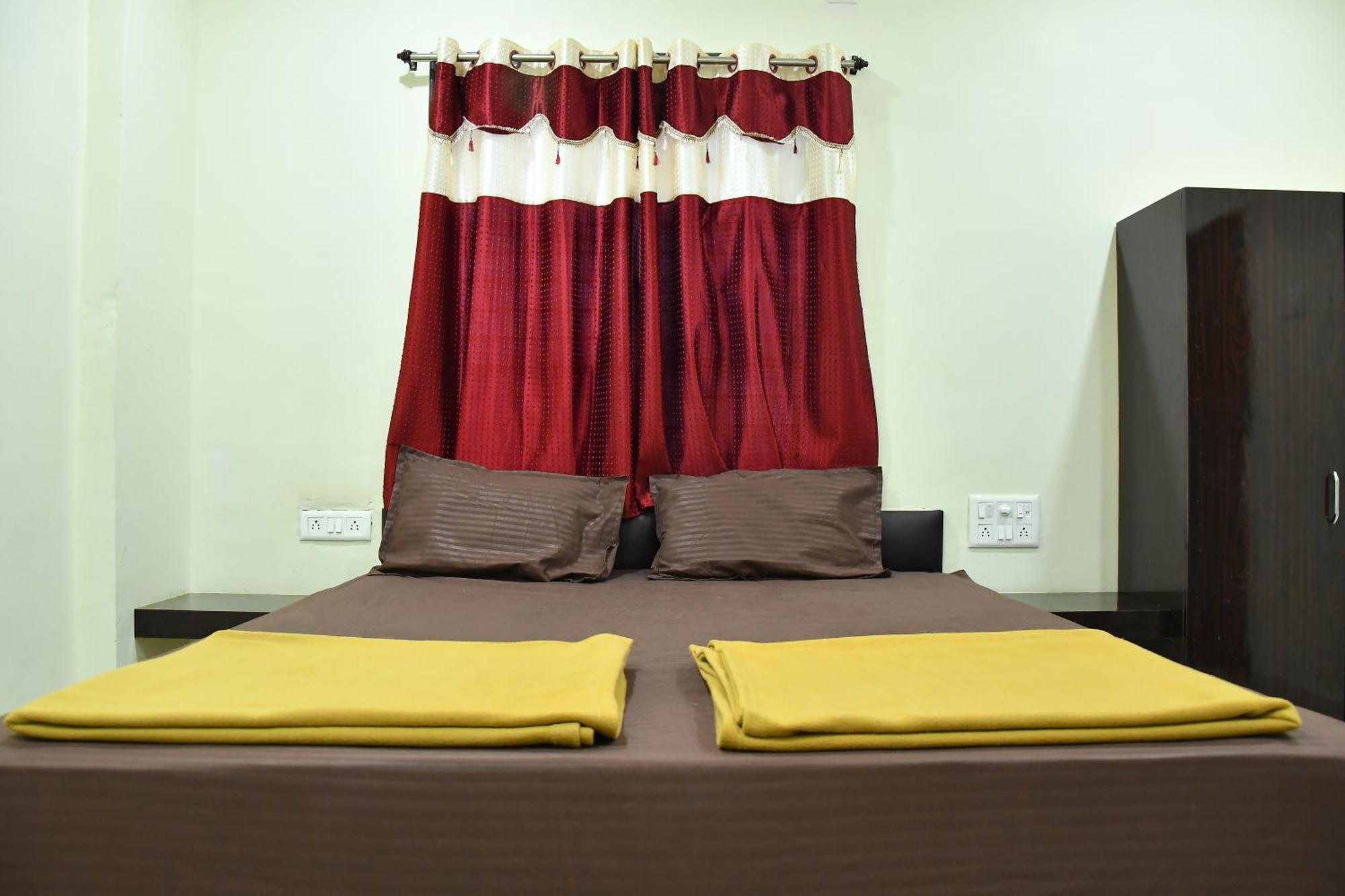Hotel Kalika Residency Akalkot Esterno foto